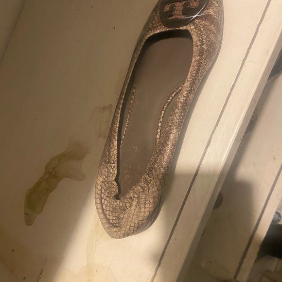 Tory Burch ballet flats. Great condition size 9 snakeskin - Picture 3 of 3